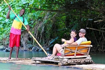 Hospitality Expert Jagger - Tour Pool Bar Beach Montego Bay