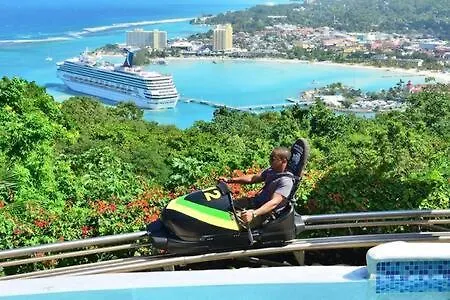 Hospitality Expert Jagger - Tour Pool Bar Beach Montego Bay