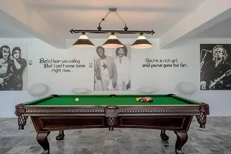 Hospitality Expert Jagger - Tour Pool Bar Beach Montego Bay Inn