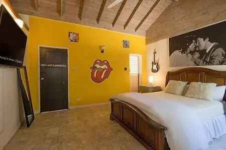 Hospitality Expert Jagger - Tour Pool Bar Beach Montego Bay Inn